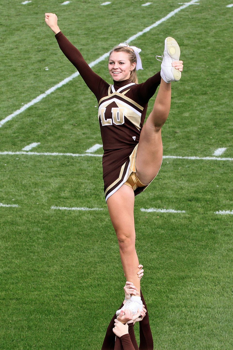 Free college cheerleader upskirt photo
