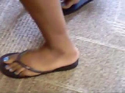 Knee-Buckler recommendet girl feet flip candid toes