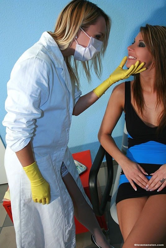 Dentist latex gloving