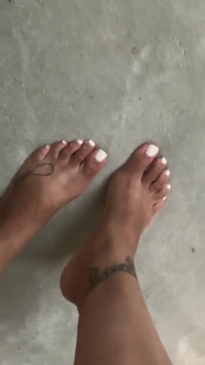 Under divine feet polish