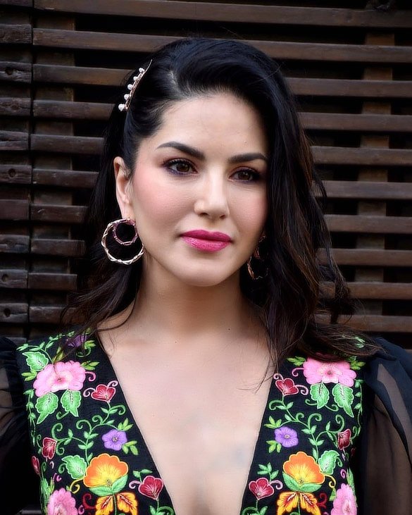 Sunnyleone sunny leones secret beauty