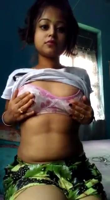 Indian girl showing sexy body