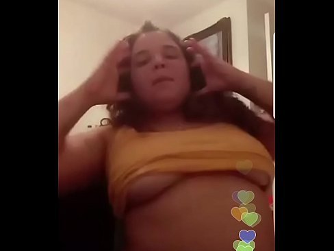 Girl shows boobs periscope