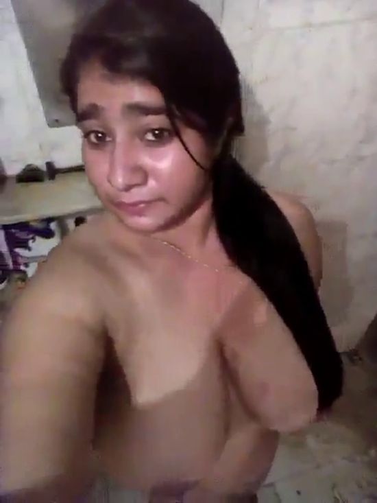 Indian desi girl nude selfie