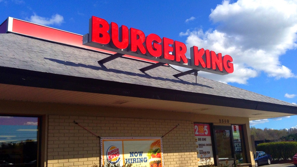 Burger king employee films himself