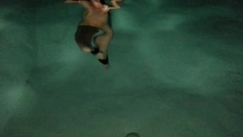Ki-No-Wa reccomend naked girls breath holding underwater