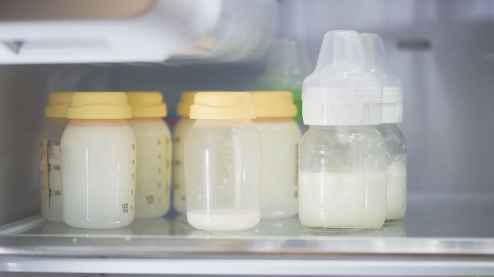 Pumping breastmilk while months pregnant