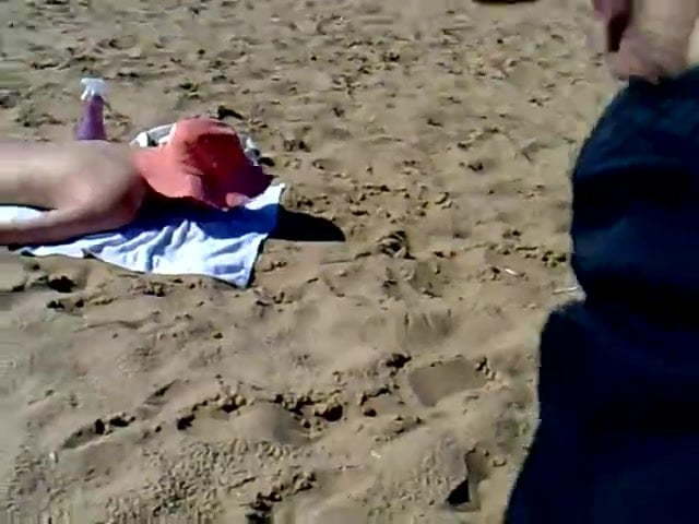Cum On Girls At The Beach